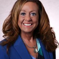 City Council Extends Contract For City Manager Debbie Manns