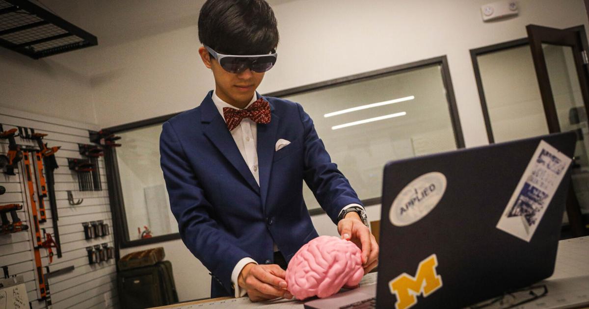 Teen Inventor Develops AR System for Brain Surgery